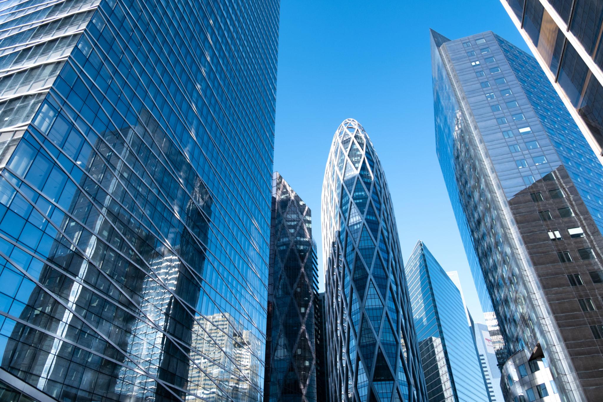 Quartier d'affaires de La Défense illustrant les contrôles de l'Autorité des marchés financiers